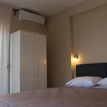 Hotel de apartamente Nikos Neos Marmaras