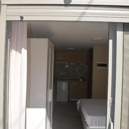 Nikos Hotel de apartamente Neos Marmaras